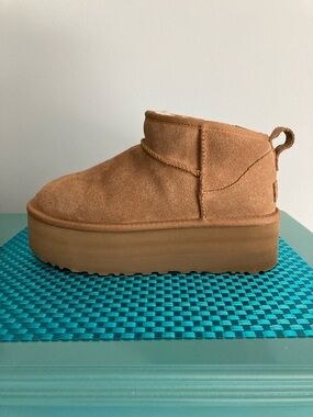 UGG Platform Ankle Boot in Chestnut Brown Women Size 7